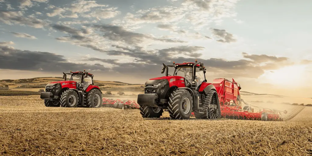 Сельскохозяйственная техника Case и New Holland в поле